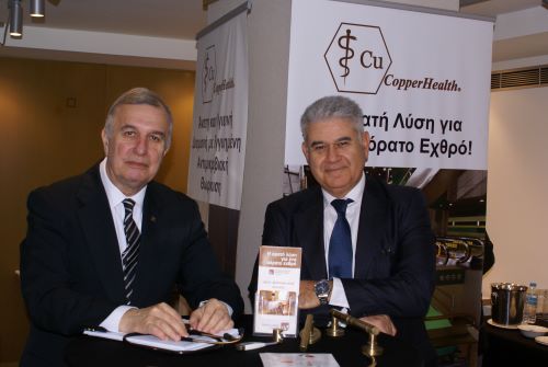 Η αίθουσα γέμισε ασφυκτικά από παρευρισκόμενους που ήθελαν να παρακολουθήσουν στην εκδήλωση.